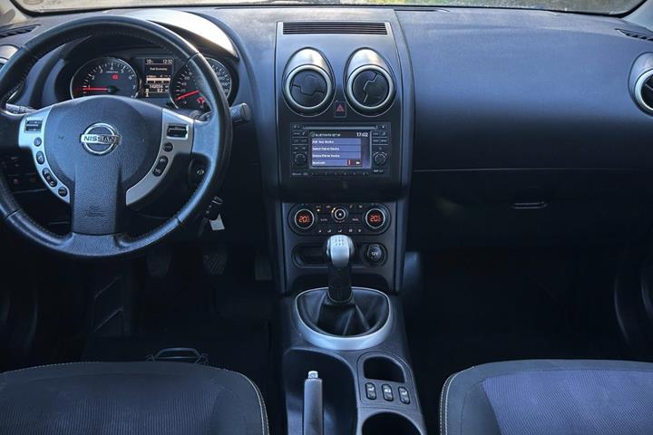 Sort Nissan Qashqai fra 2011