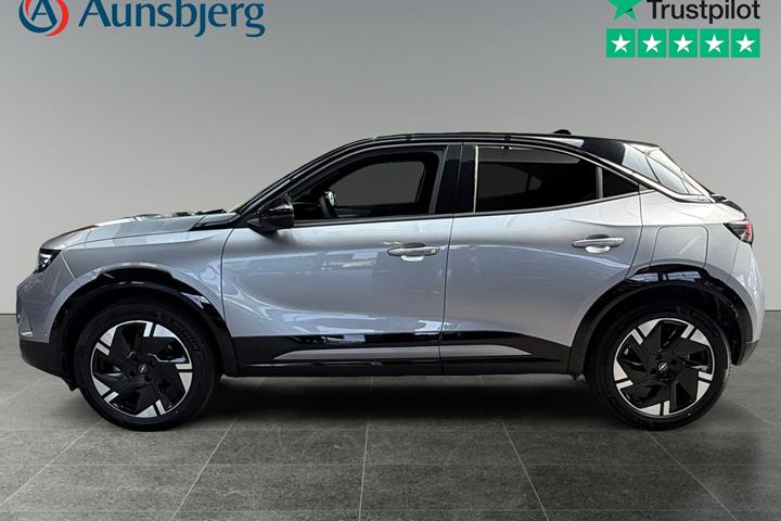 Sølv Opel Mokka-e fra 2025