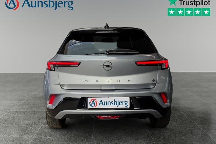 Sølv Opel Mokka-e fra 2025