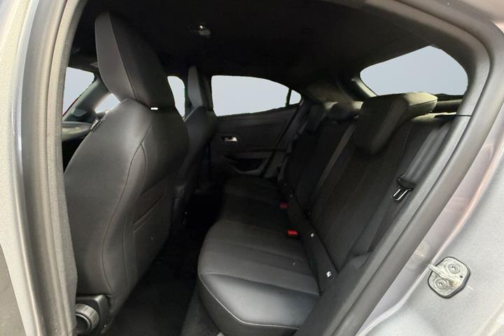 Sølv Opel Mokka-e fra 2025
