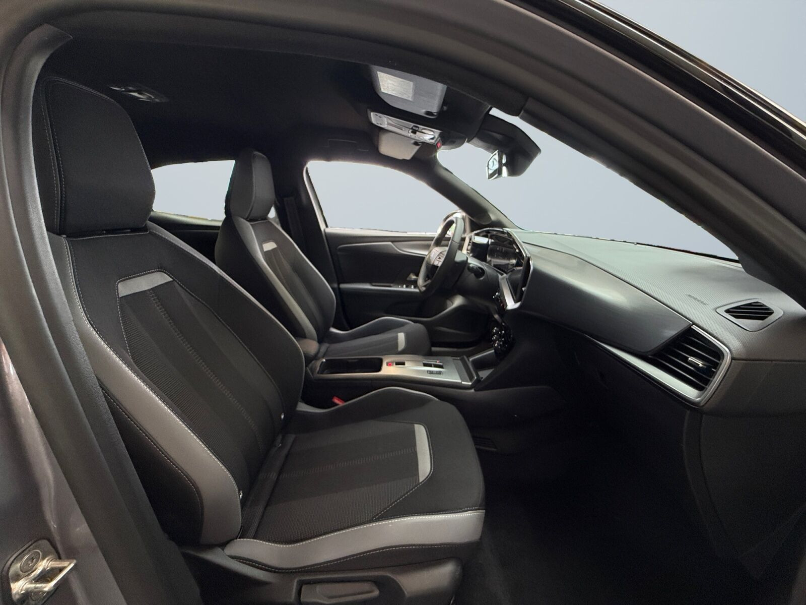 Sølv Opel Mokka-e fra 2025