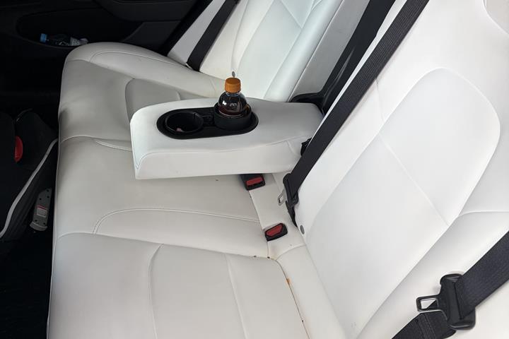 Hvid Tesla Model 3 fra 2020