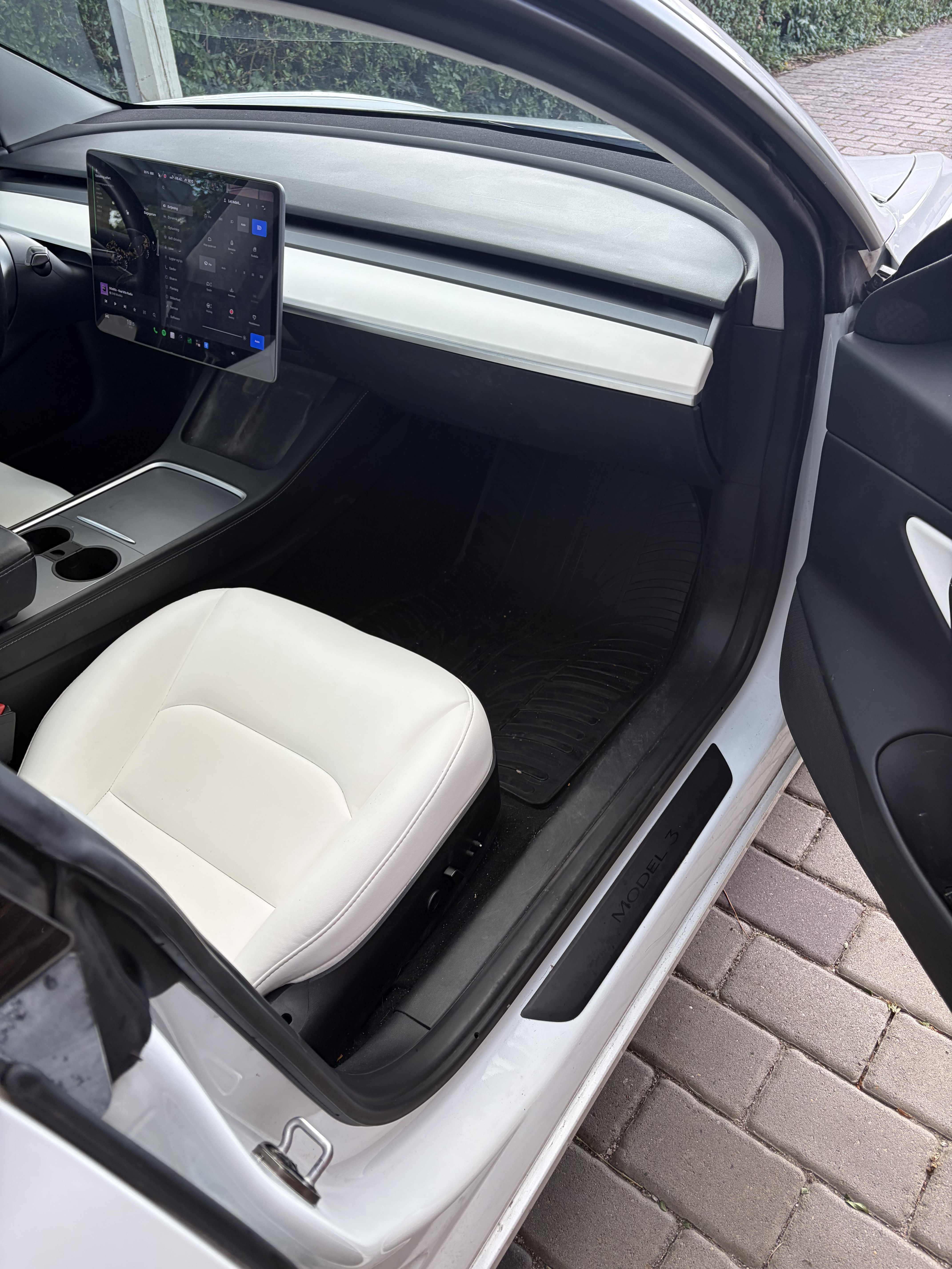 Hvid Tesla Model 3 fra 2020