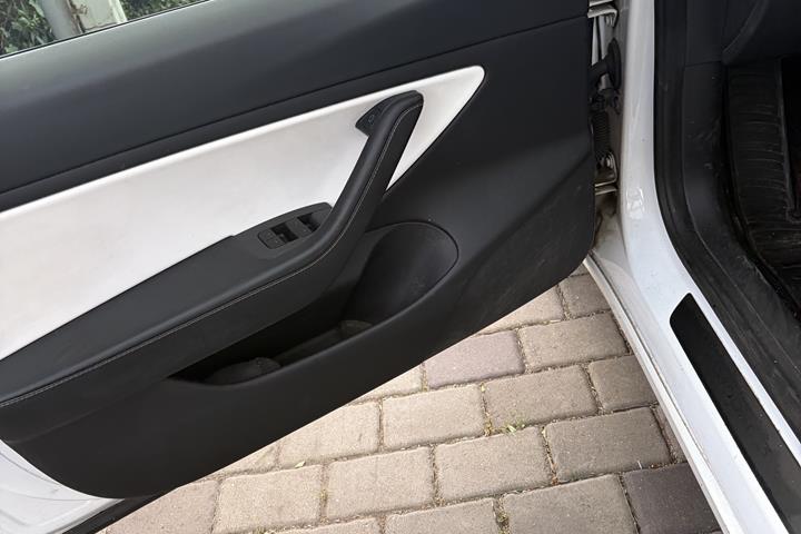 Hvid Tesla Model 3 fra 2020