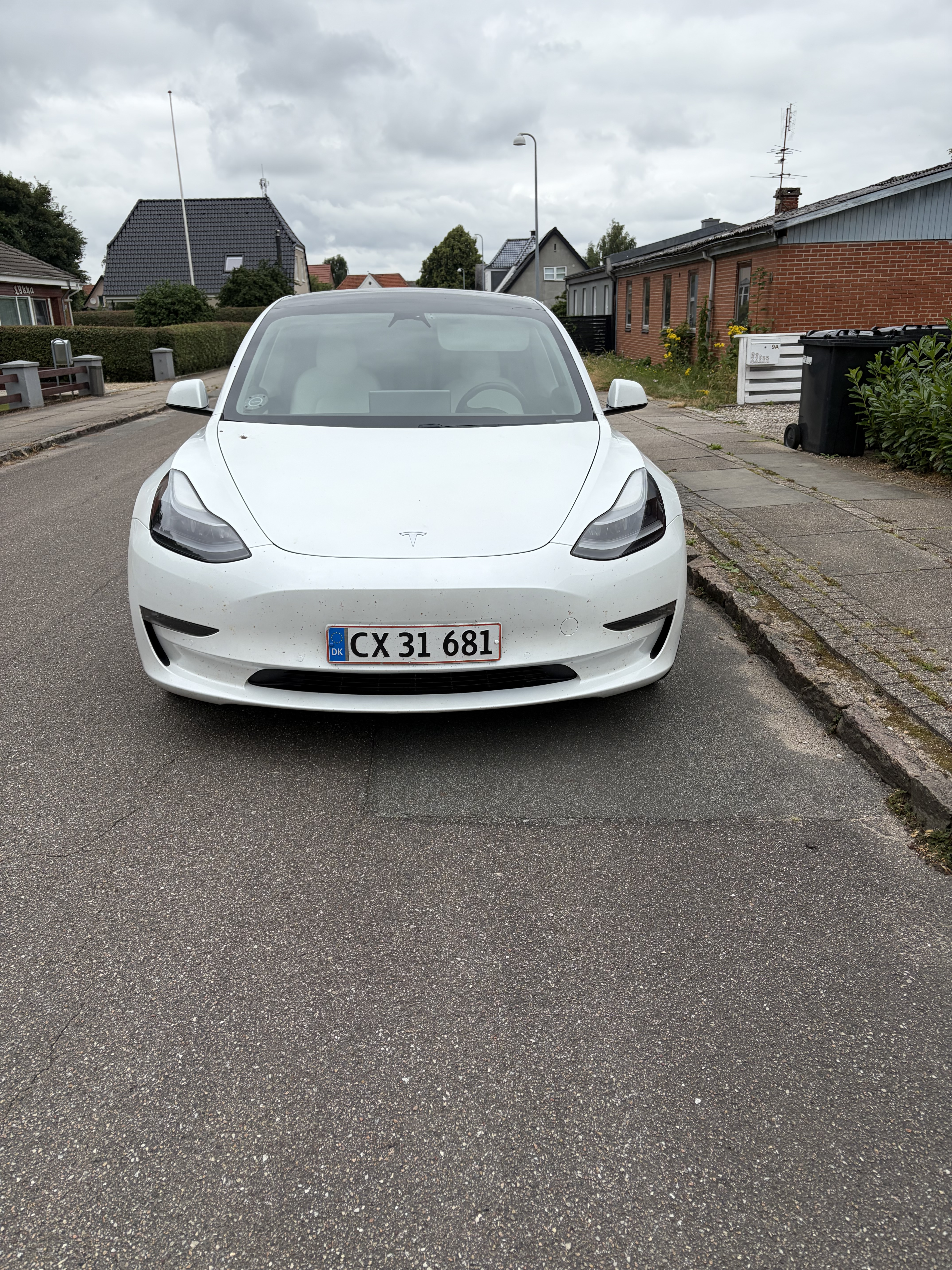 Hvid Tesla Model 3 fra 2020