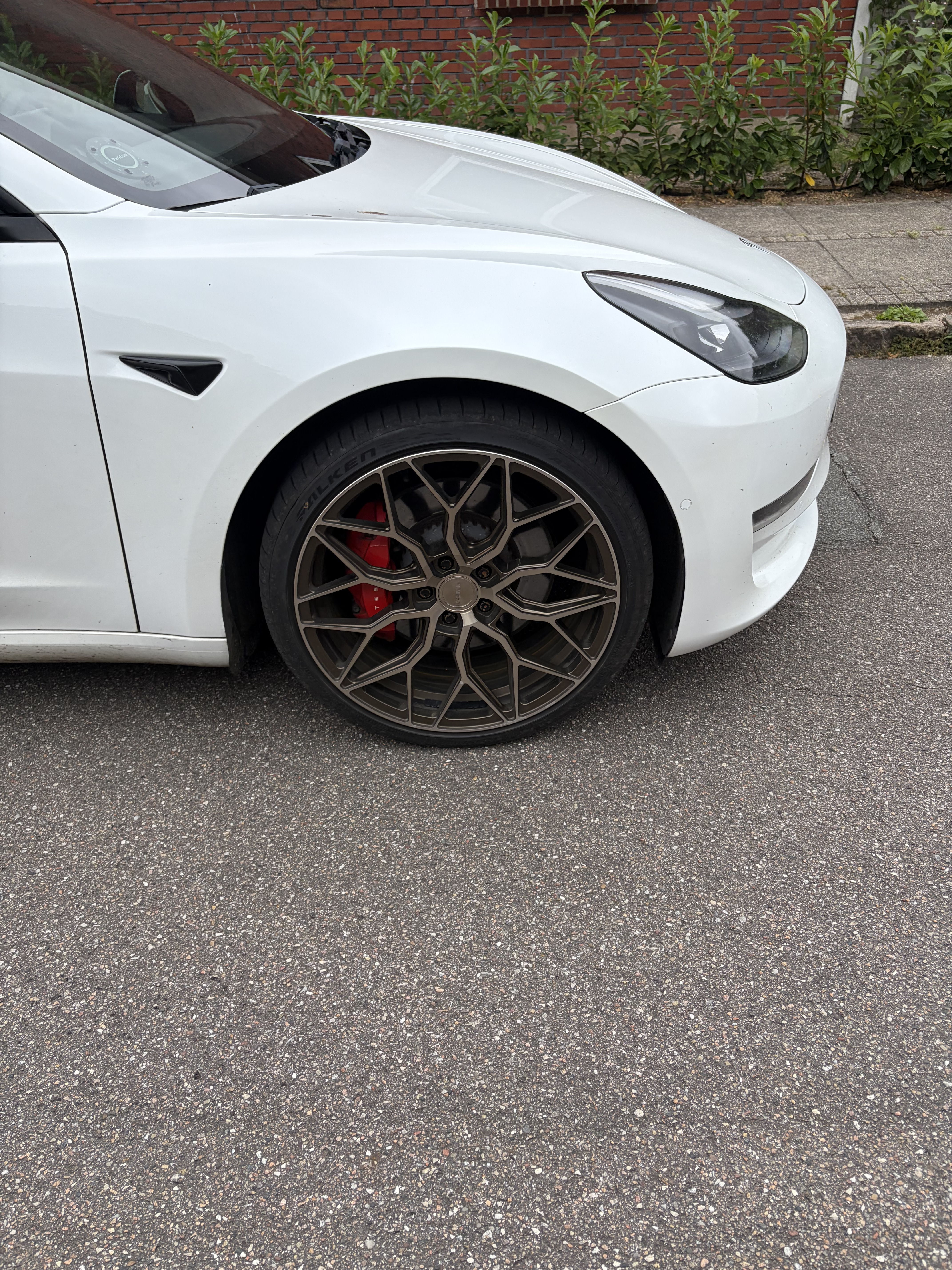 Hvid Tesla Model 3 fra 2020