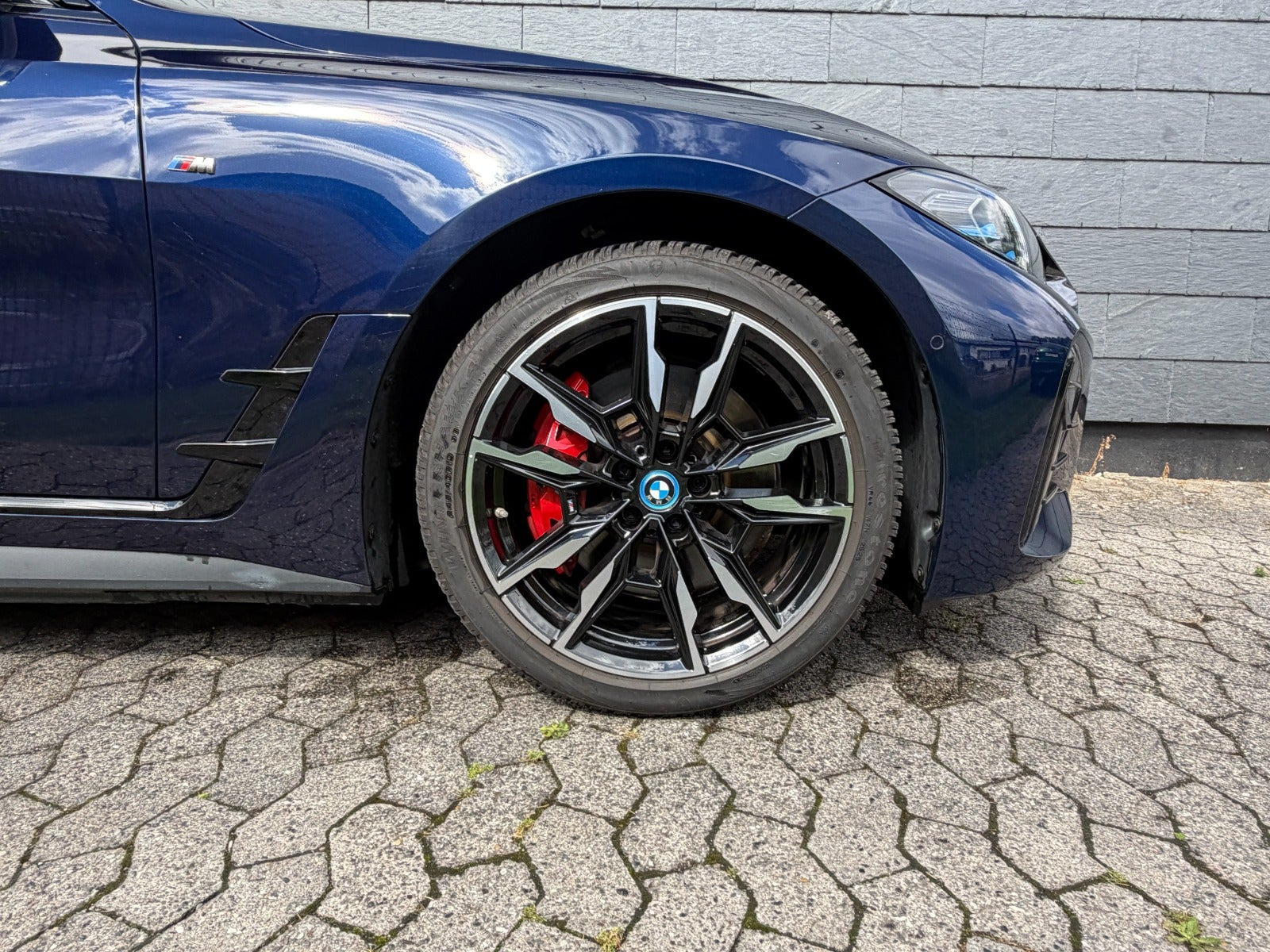 Blå BMW i4 fra 2023