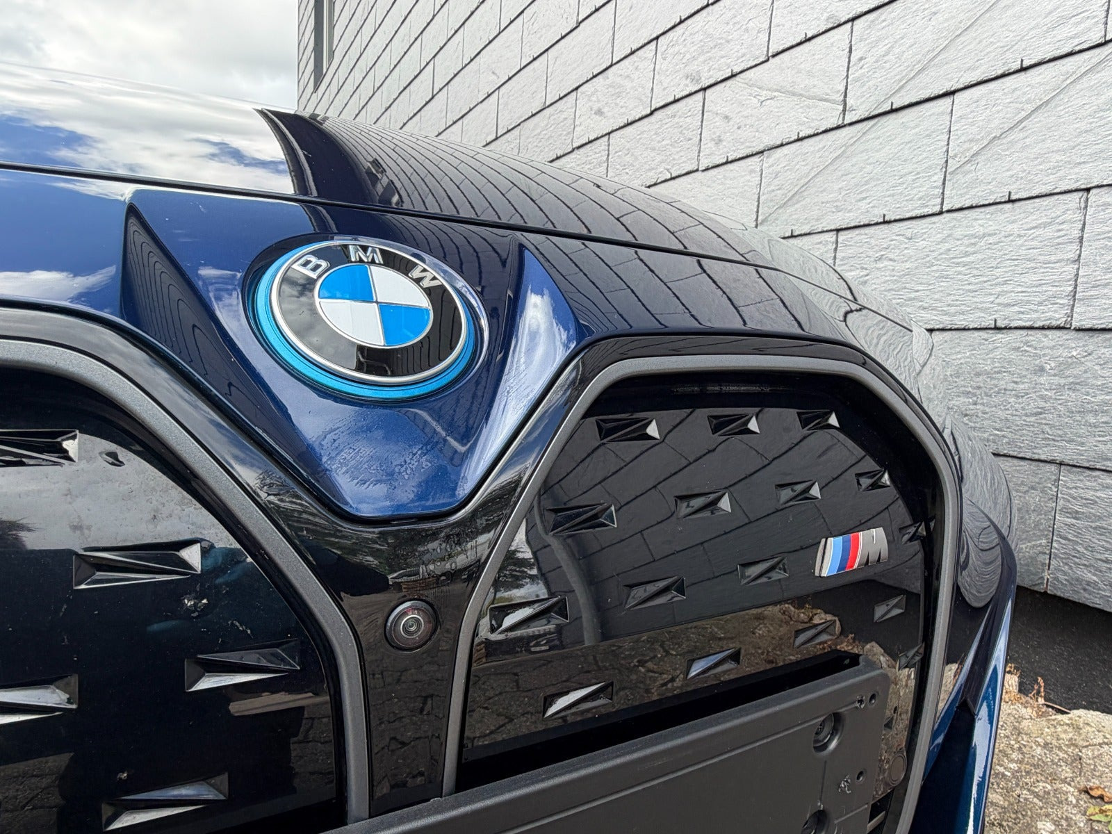 Blå BMW i4 fra 2023