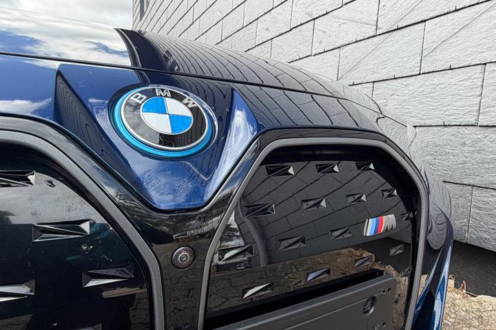 Blå BMW i4 fra 2023