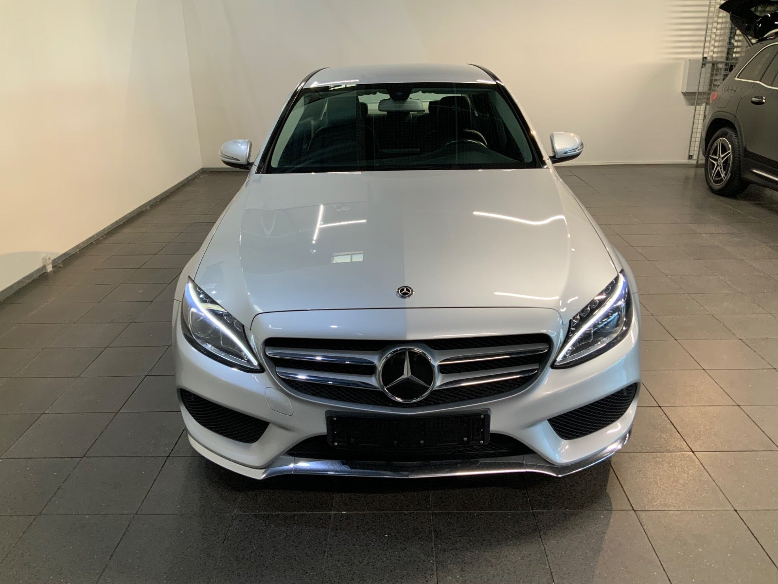 Sølv Mercedes C200 fra 2017