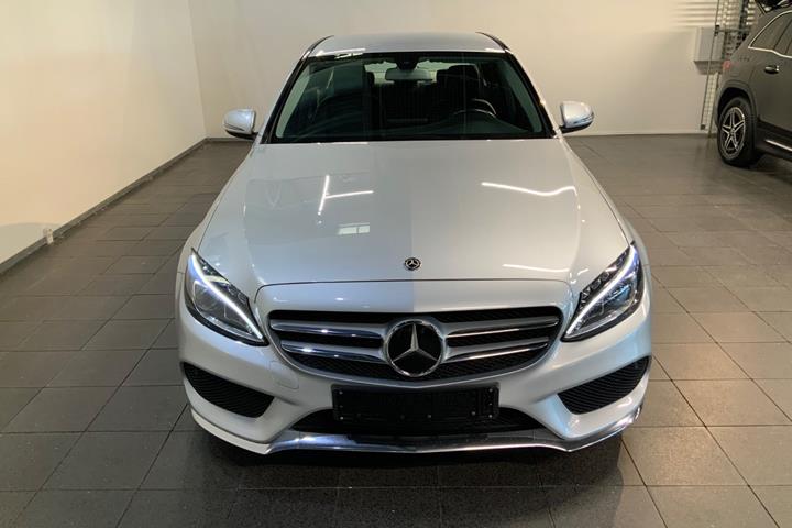 Sølv Mercedes C200 fra 2017