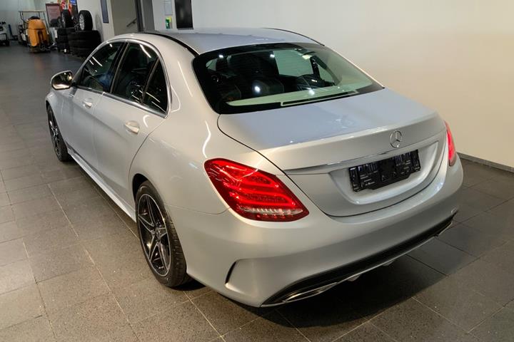 Sølv Mercedes C200 fra 2017