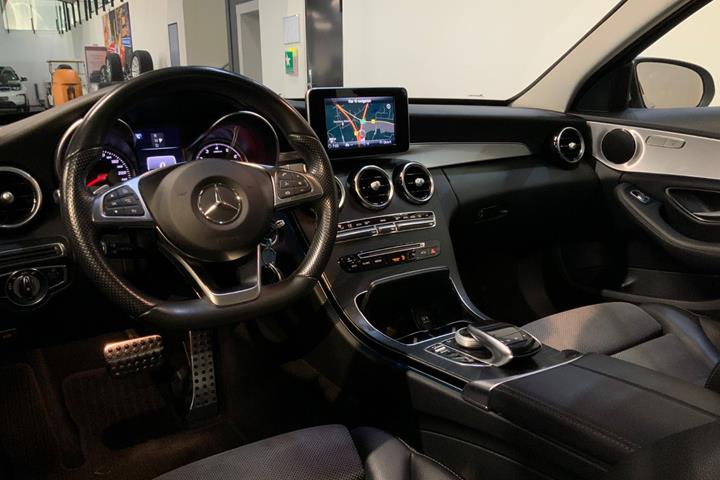 Sølv Mercedes C200 fra 2017