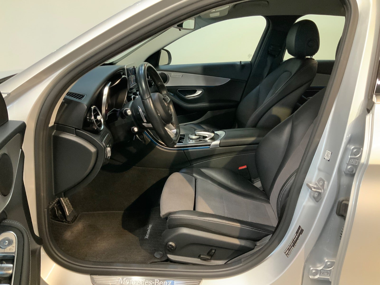 Sølv Mercedes C200 fra 2017