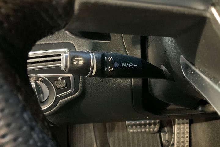 Sølv Mercedes C200 fra 2017