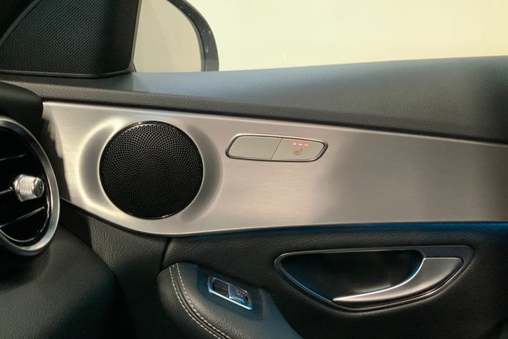 Sølv Mercedes C200 fra 2017