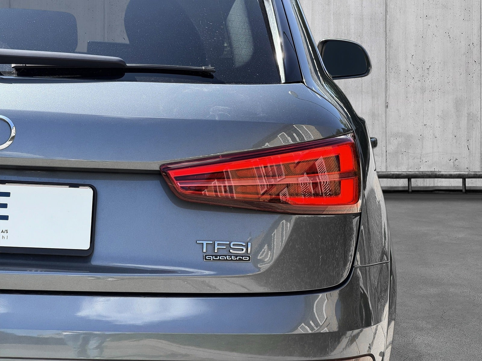 Grå Audi Q3 fra 2016
