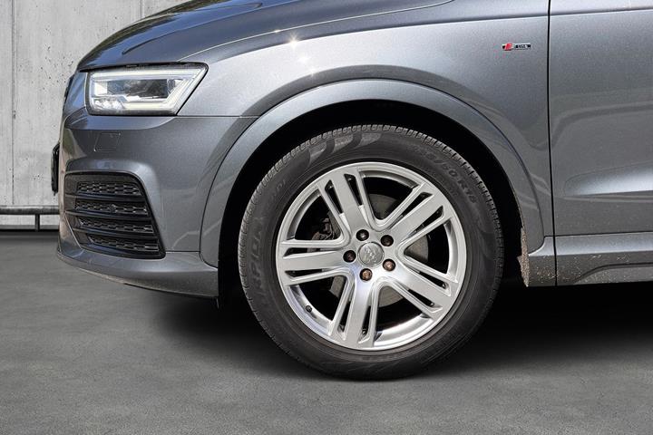 Grå Audi Q3 fra 2016