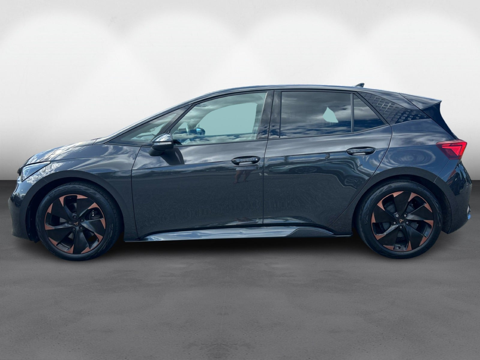 Grå Cupra Born fra 2023