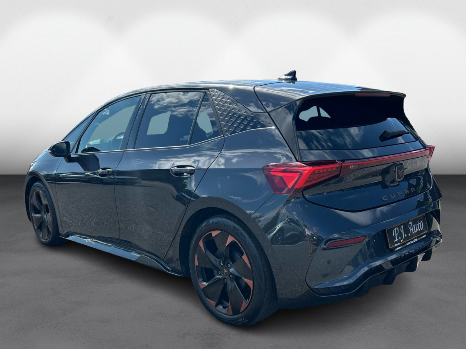 Grå Cupra Born fra 2023