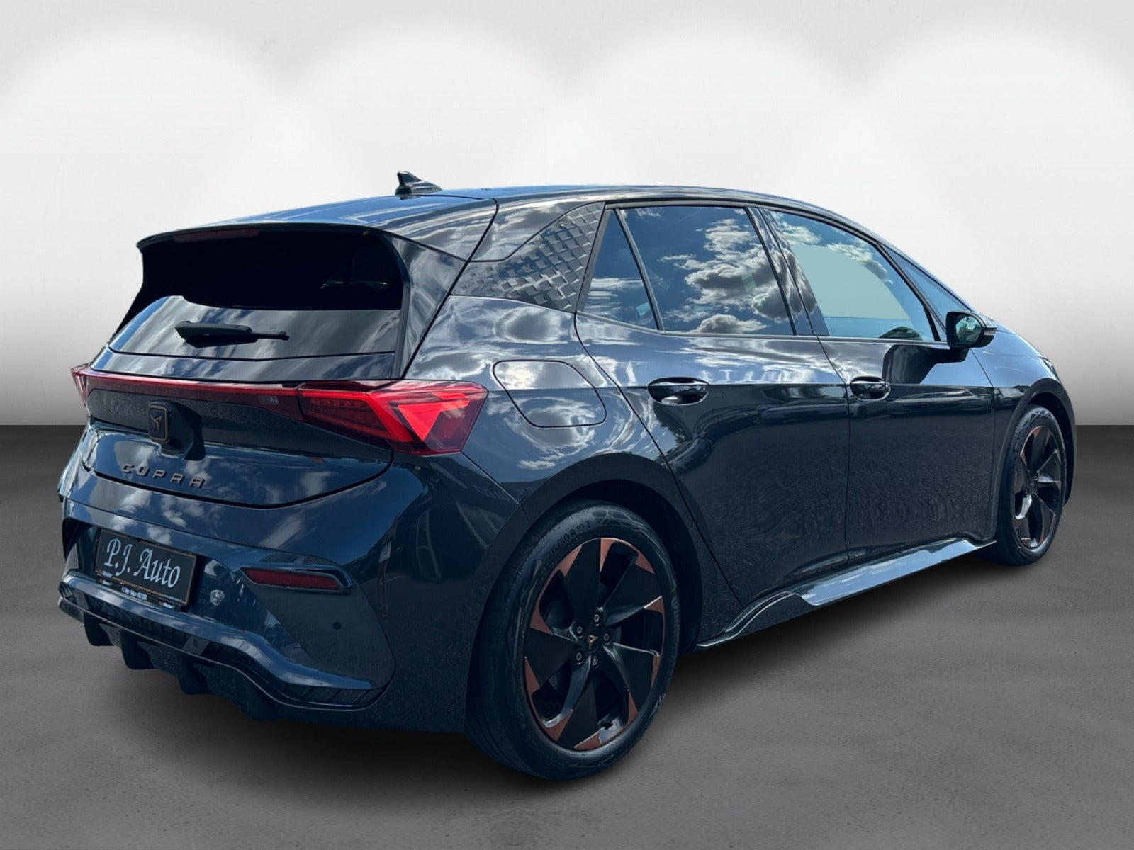 Grå Cupra Born fra 2023