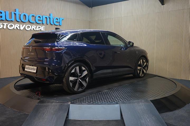 Blå Renault Megane E-Tech fra 2022