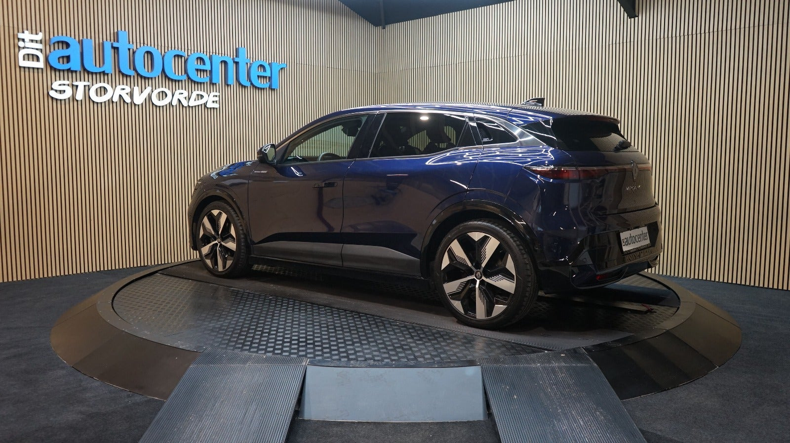 Blå Renault Megane E-Tech fra 2022