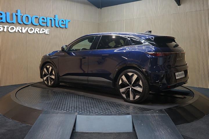 Blå Renault Megane E-Tech fra 2022
