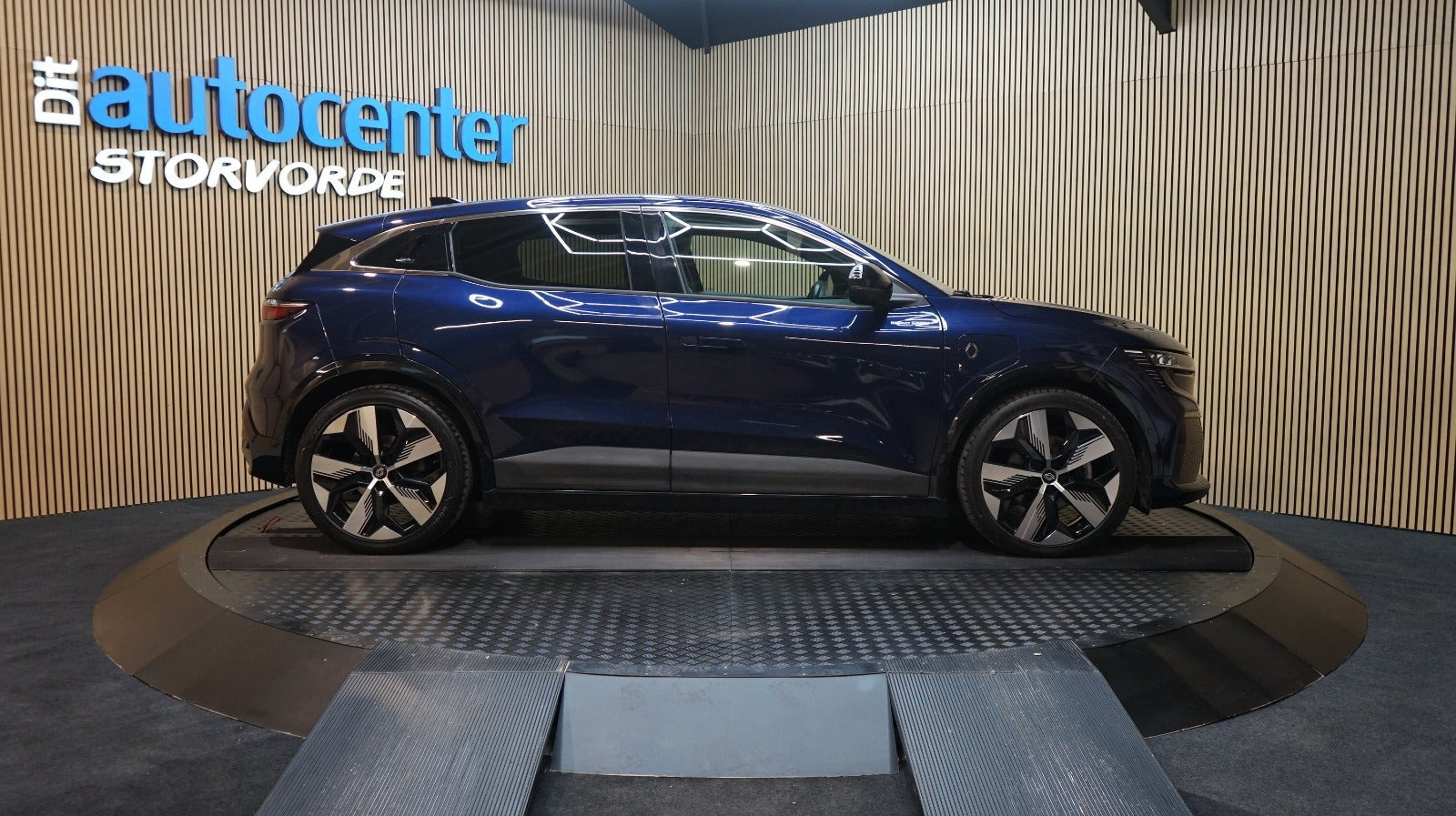Blå Renault Megane E-Tech fra 2022