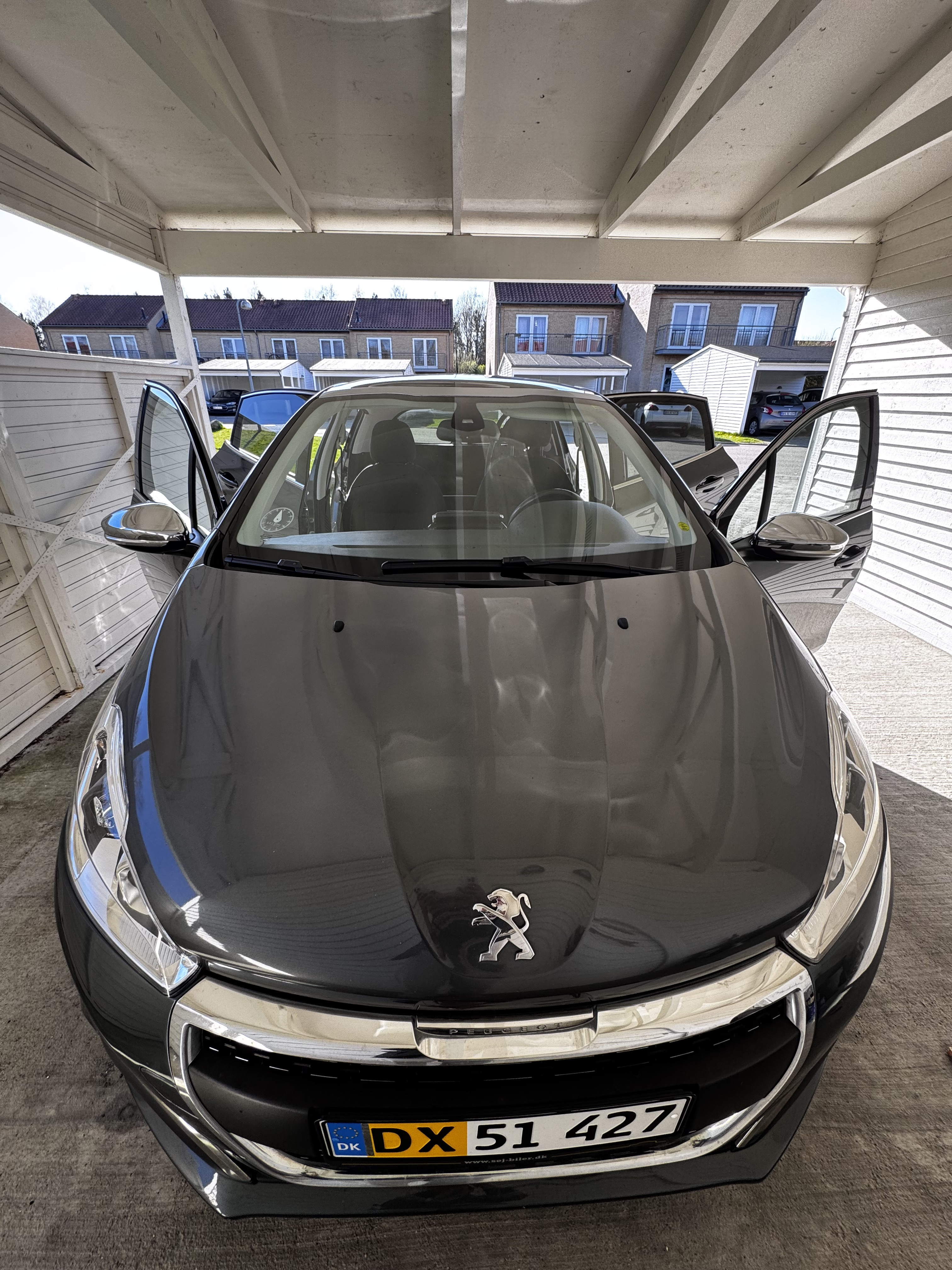 Grå Peugeot 208 fra 2017