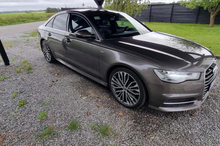 Grå Audi A6 fra 2015