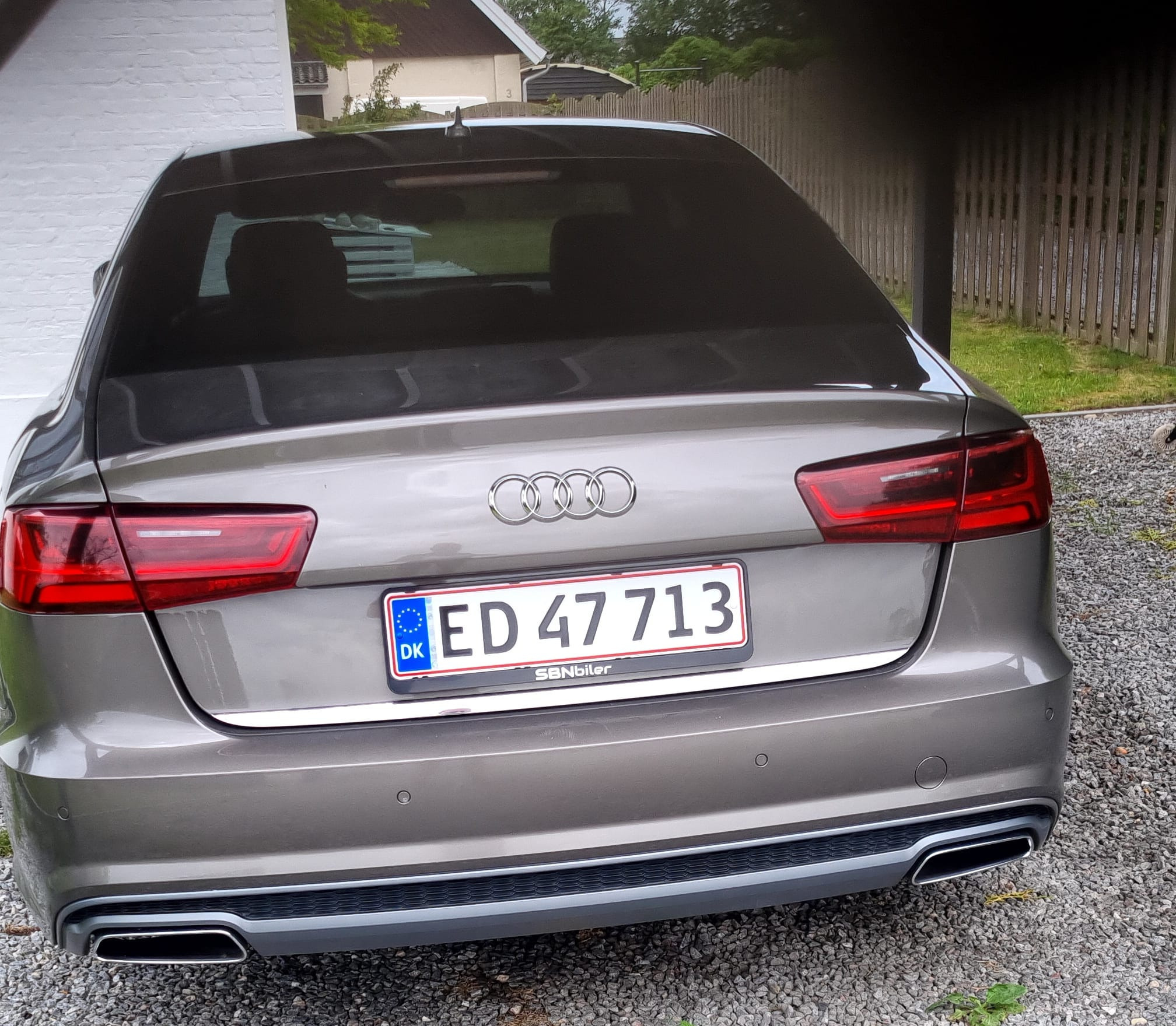 Grå Audi A6 fra 2015