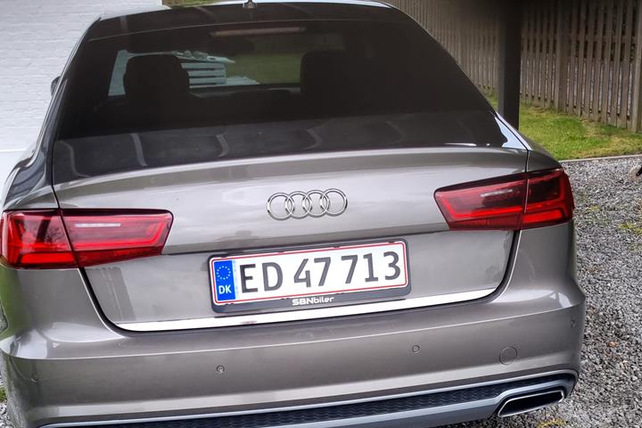 Grå Audi A6 fra 2015