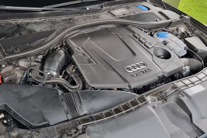 Grå Audi A6 fra 2015