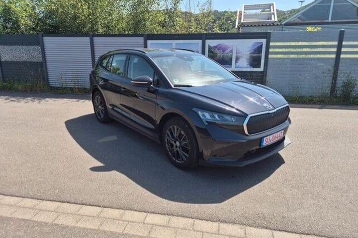Sort Skoda Enyaq fra 2024