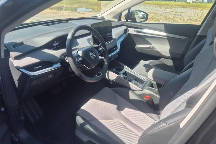 Sort Skoda Enyaq fra 2024