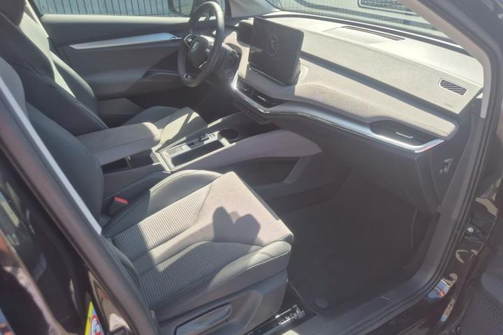 Sort Skoda Enyaq fra 2024