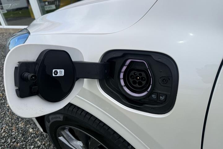 Hvid Ford Kuga fra 2021