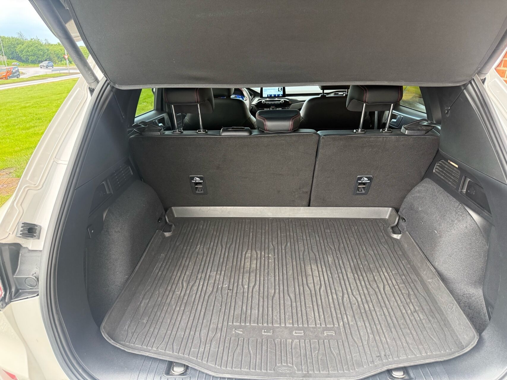 Hvid Ford Kuga fra 2021