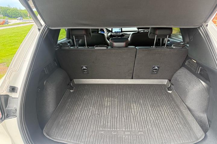 Hvid Ford Kuga fra 2021