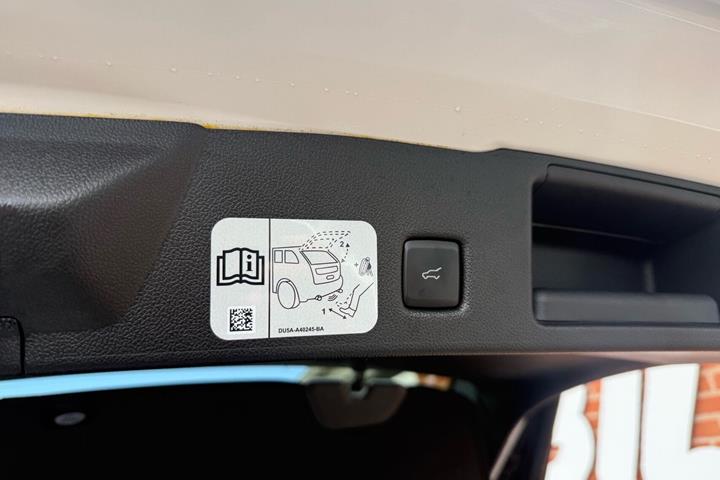 Hvid Ford Kuga fra 2021
