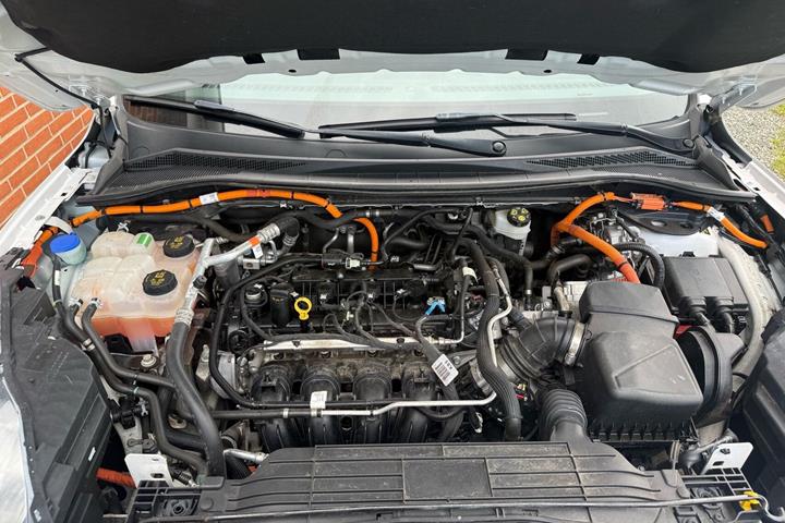 Hvid Ford Kuga fra 2021