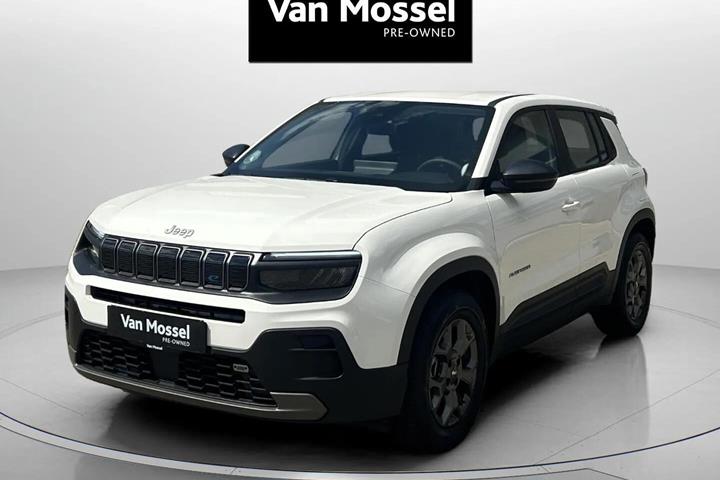 Hvid Jeep Avenger fra 2025 set udefra