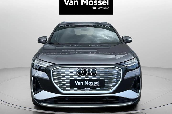 Grå Audi Q4 fra 2022