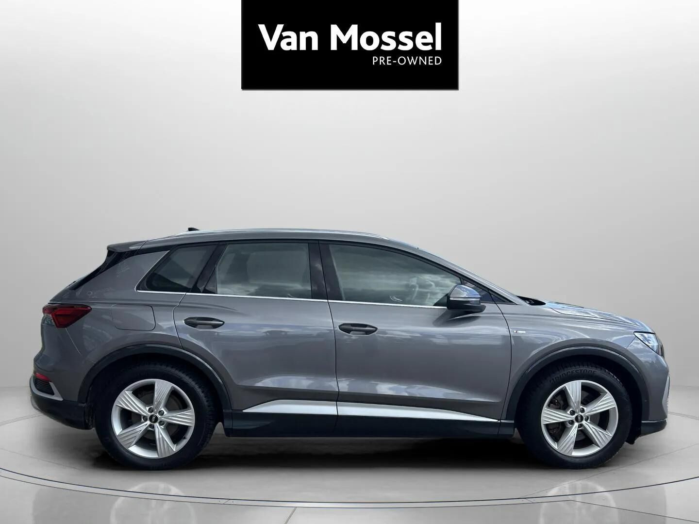 Grå Audi Q4 fra 2022