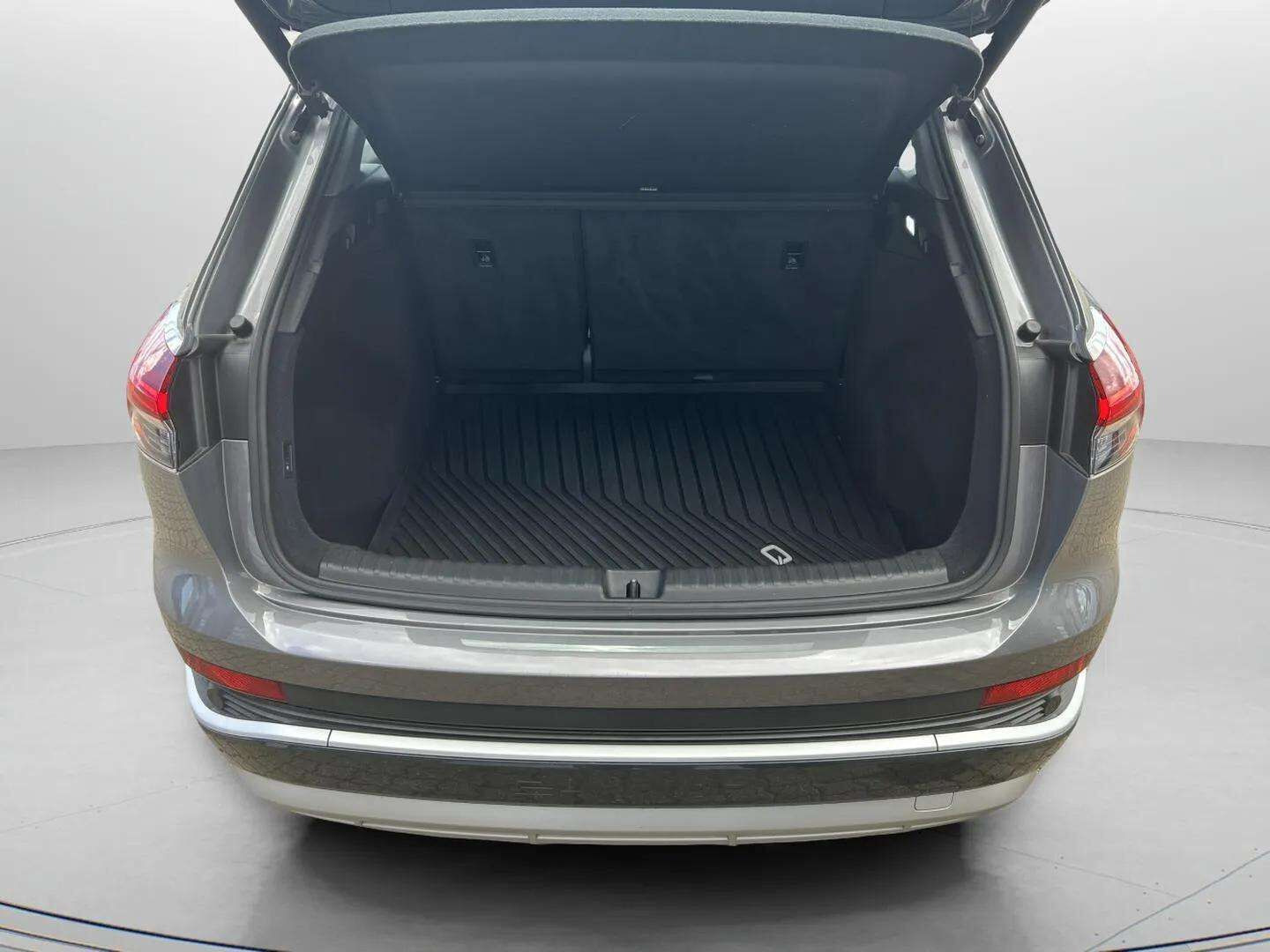 Grå Audi Q4 fra 2022