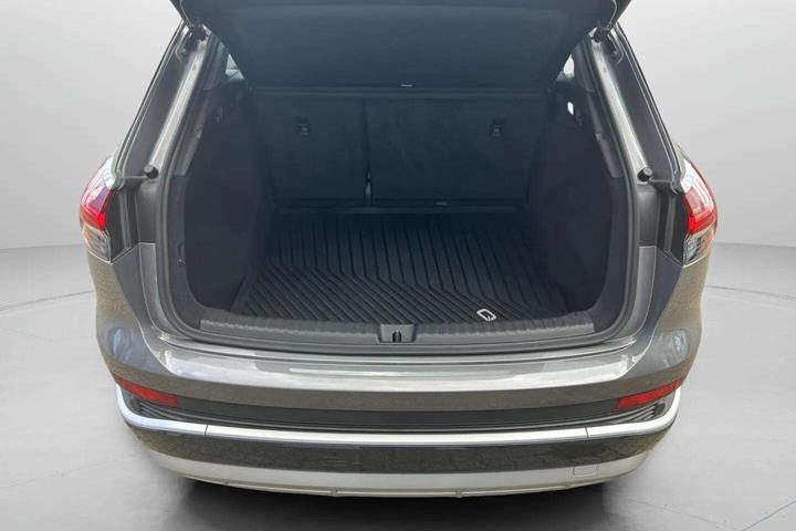Grå Audi Q4 fra 2022