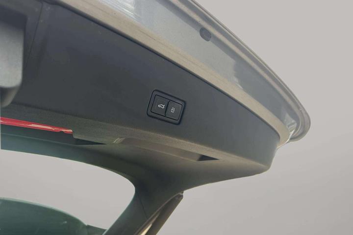 Grå Audi Q4 fra 2022