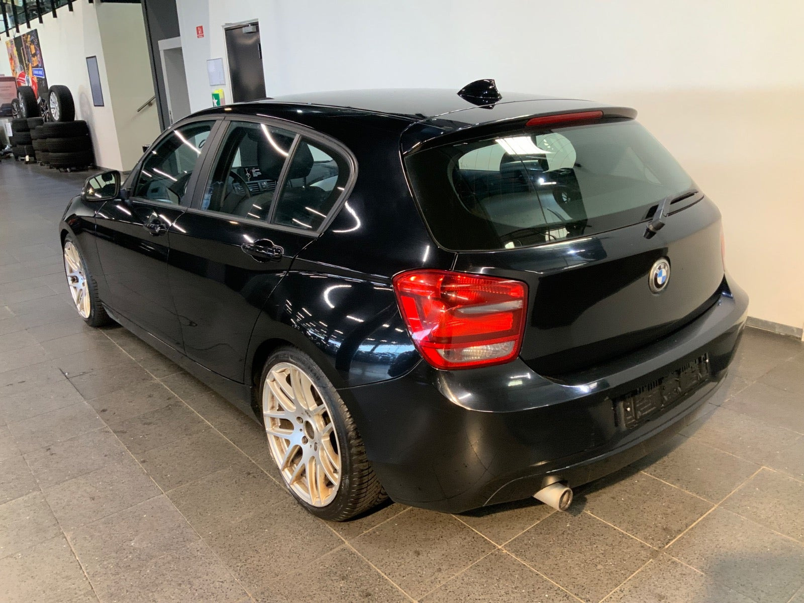 Sort BMW 118d fra 2014