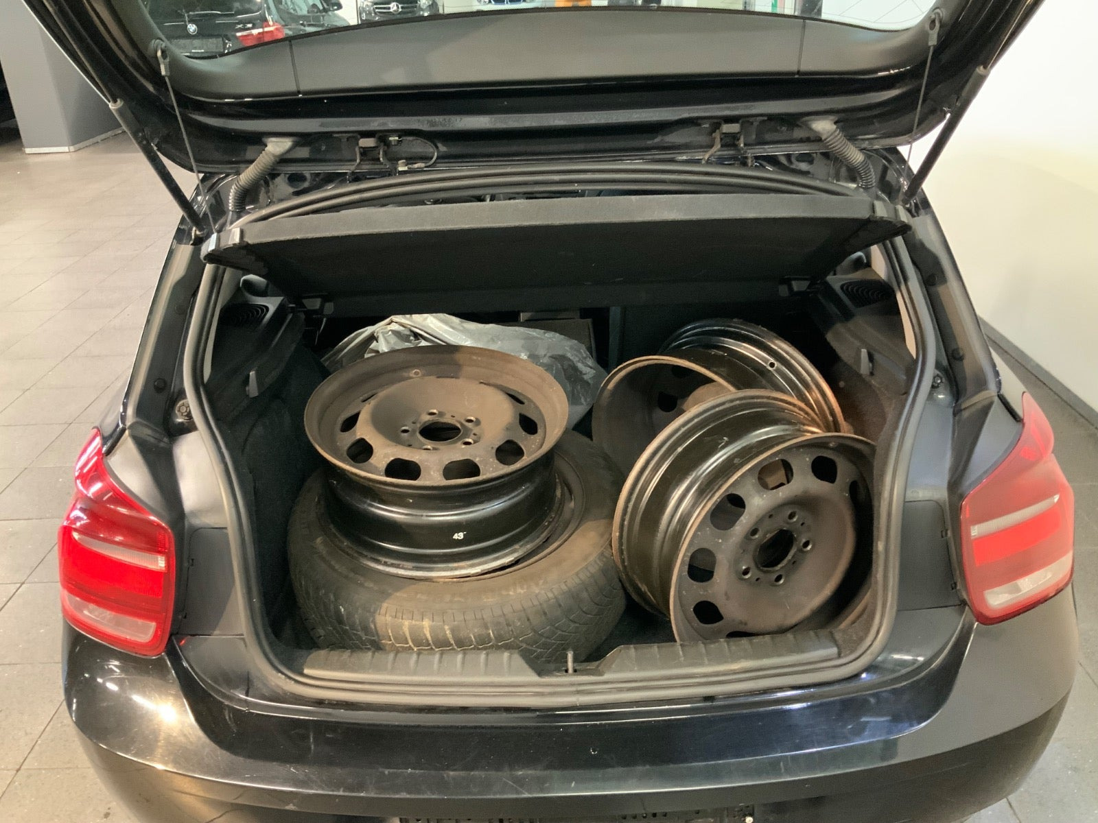 Sort BMW 118d fra 2014